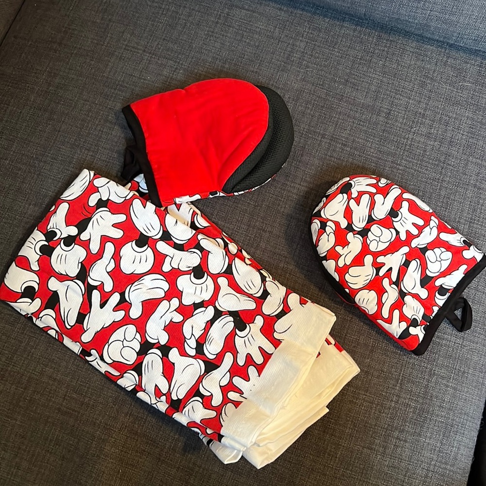 Mickey kitchen towel and oven mitt set